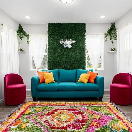 Victory Villa - 5 Bedroom Home 5 Min From Campus